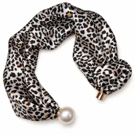 Flygvärdinnescarf med magnetlås Leopard
