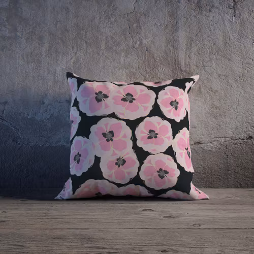 Pink poppies på svart kuddfodral