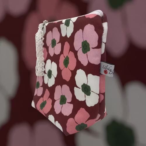 större makeup-väska/mindre necessär i det rosa vallmomönstret Keshi på mörkrött