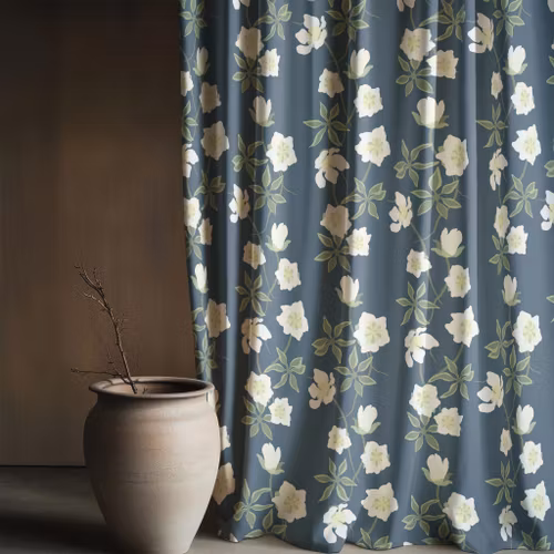 Belle Helle på Sagas snöhimmel, julrosen Helleborus på bomull