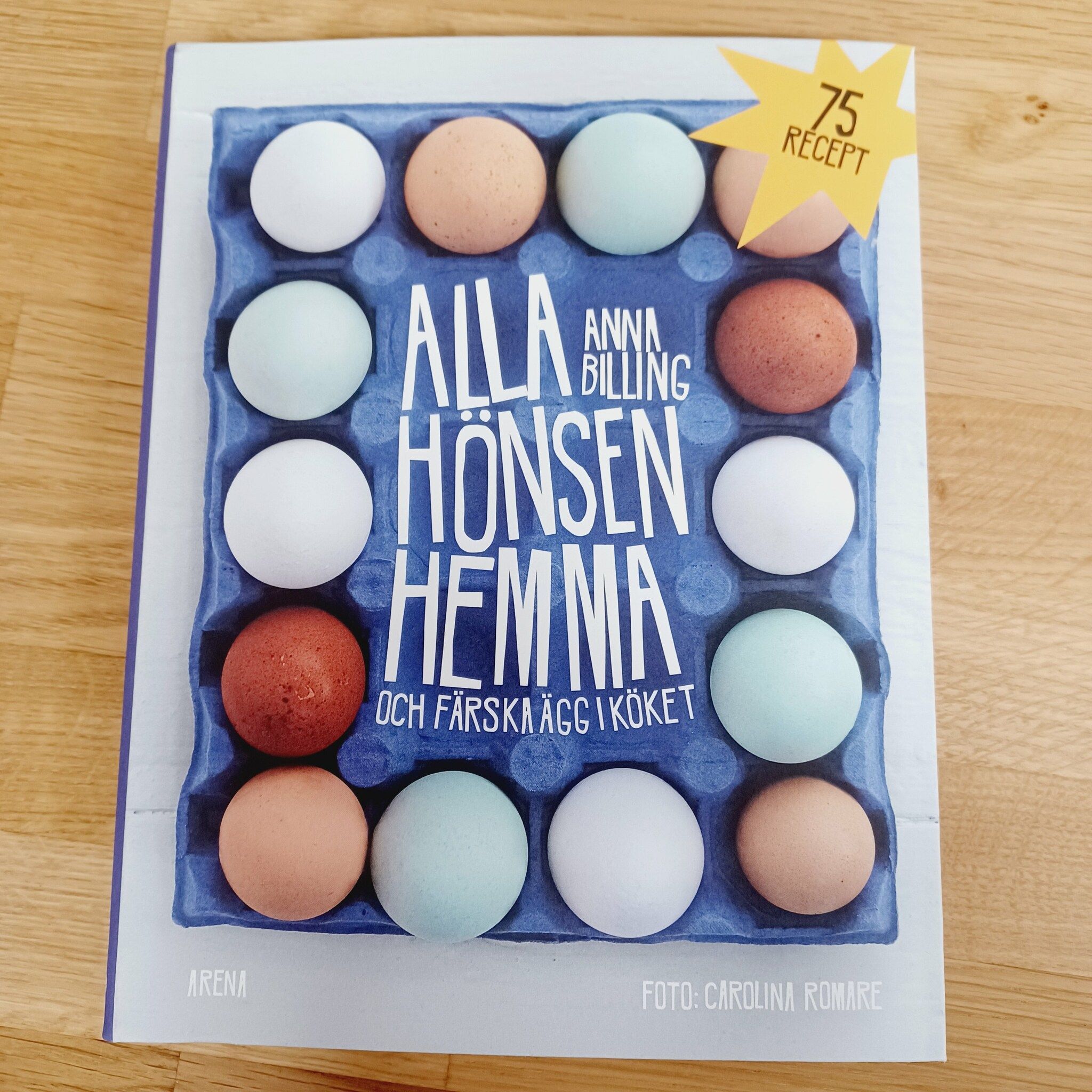 Alla hönsen hemma och färska ägg i köket