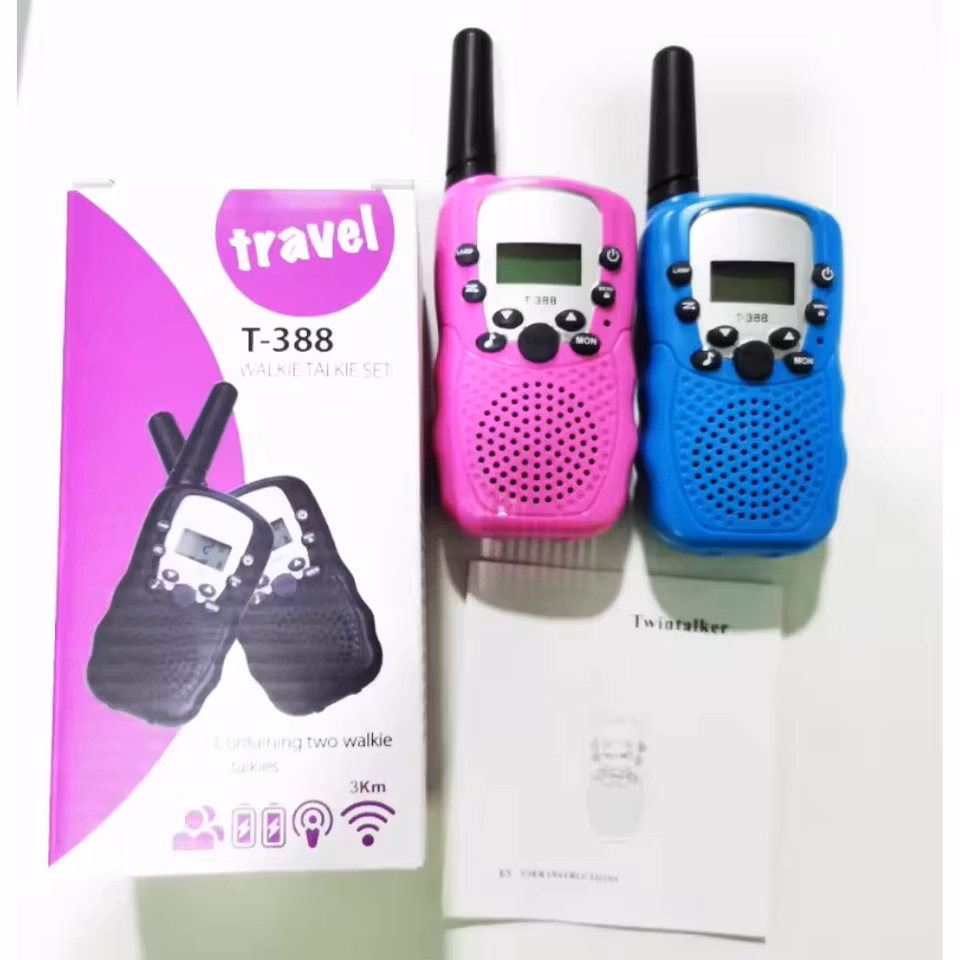 Walkie talkies för barn i rosa och blå, perfekt för äventyrslekar både inomhus och utomhus
