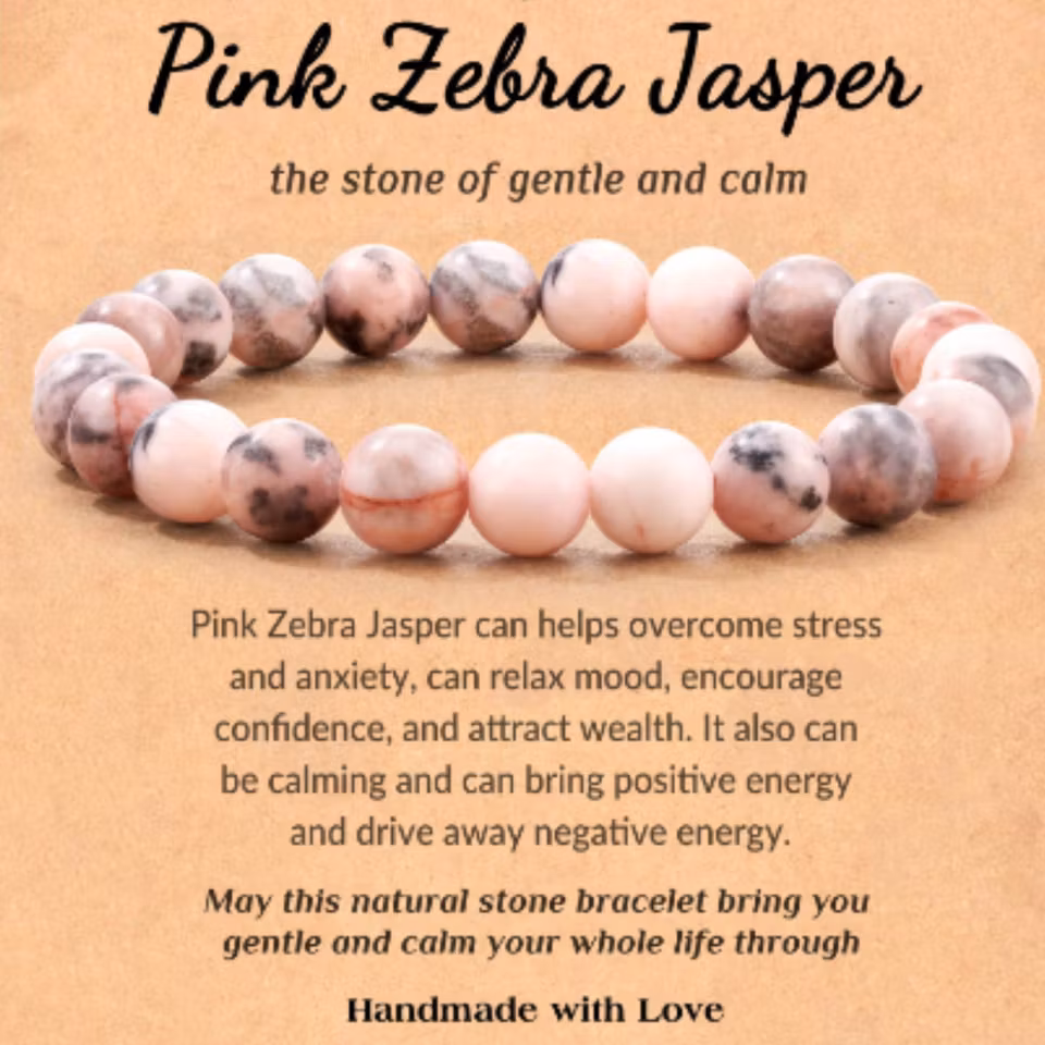 Stilrent armband med 8 mm pärlor av rosa zebrasten, designat för balans och lugn. Färgkombination i rosa, svart och grå.