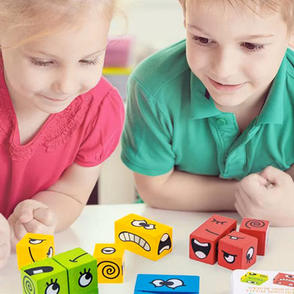 Montessori Geometric Fun Cube bra och enkelt spel för att inspirera och väcka barnens fantasi.
