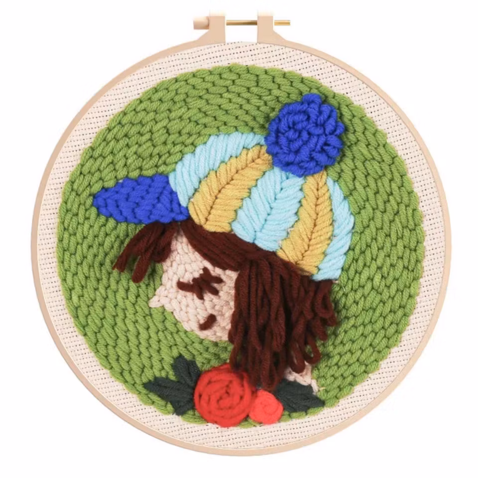 DIY broderikit med broderiring, garn, stansnål och förtryckt tyg. Perfekt nybörjarset med 5 motiv för handgjorda textila dekorationer.