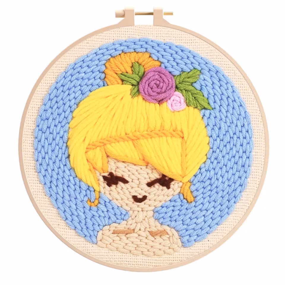 DIY broderikit med broderiring, garn, stansnål och förtryckt tyg. Perfekt nybörjarset med 5 motiv för handgjorda textila dekorationer.