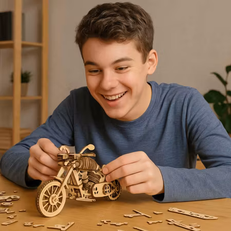 Byggsats motorcykel i trä – 3D