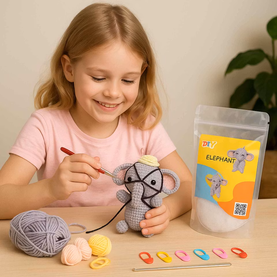 Elefant Virkningskit för Nybörjare – Komplett DIY-set för att skapa en elefant med garn, virknål, ögon och instruktionsvideo.