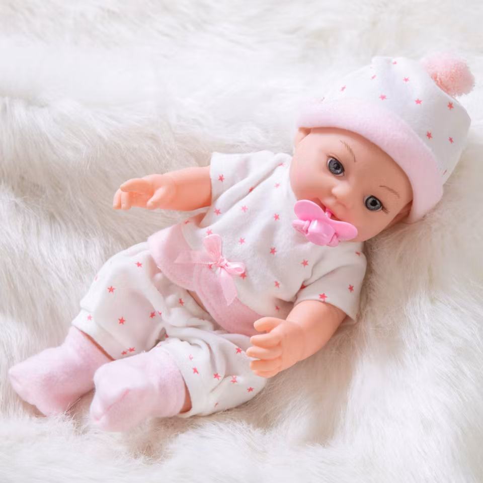 Babydocka 30 cm liggande på vit filt