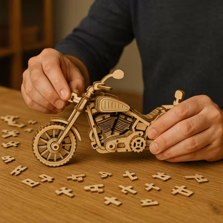 Byggsats motorcykel i trä – 3D