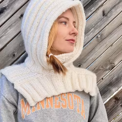 Stickad hood