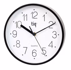 Tiq Väggur 22,5cm Vit urtavla Svart ram
