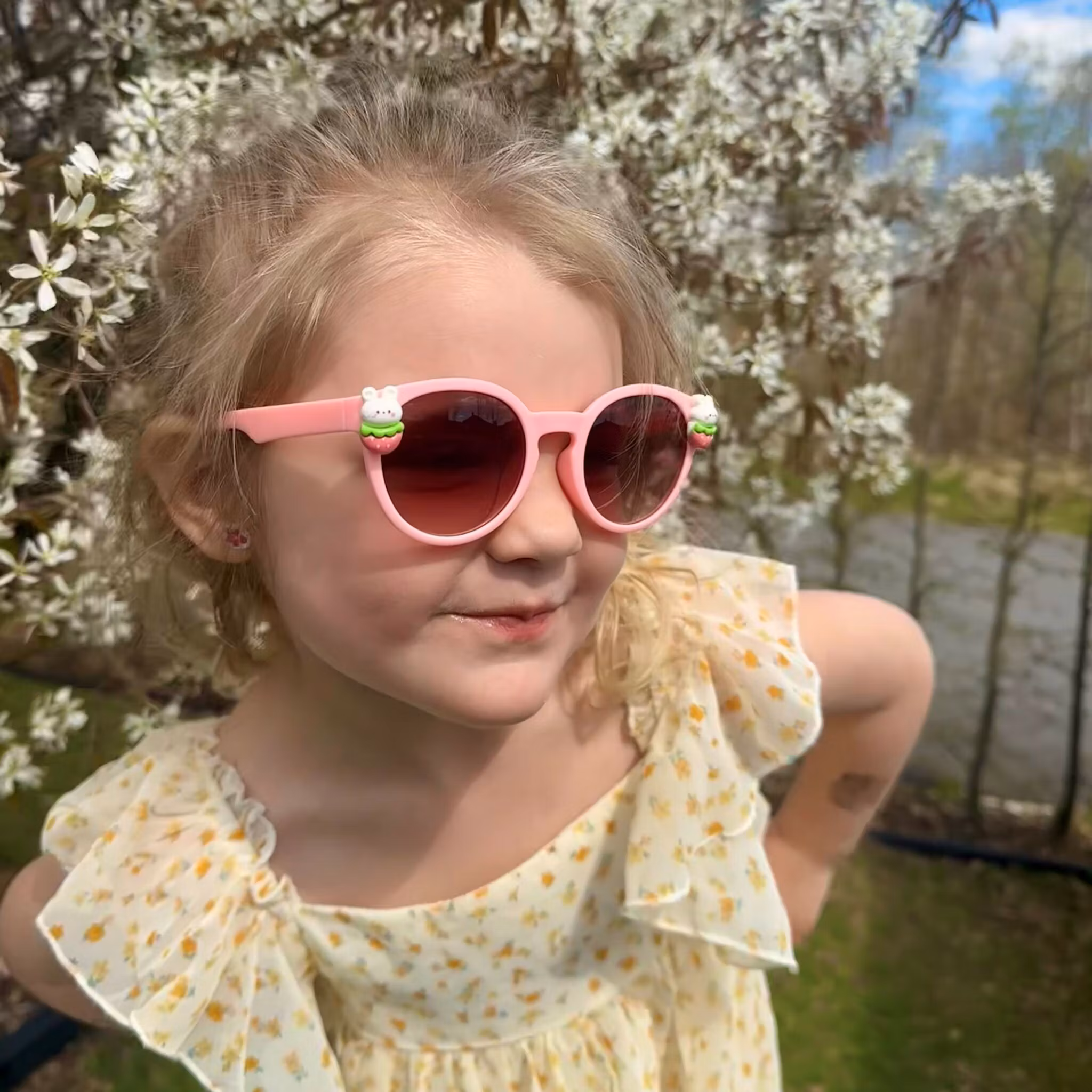 Suntique® Solbus rosa med kaniner solglasögon för barn