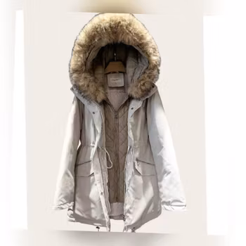 Beige boblejakke med stor pels på hette