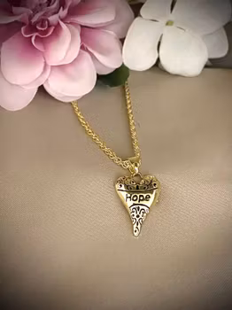 Kort smykke  gullfarget Hjerte med hope