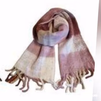 Mykt skjerf med frynser. Rosa