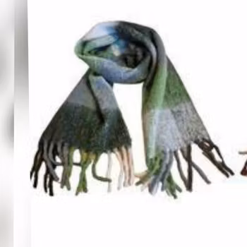 Skjerf med frynser. Grønn