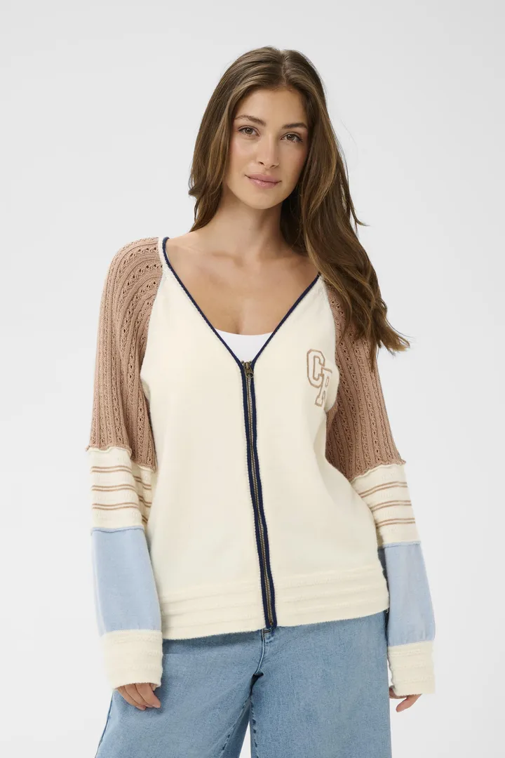 Strikket jakke mønster  på ryggen