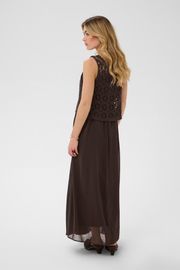 Brun kjole med heklet vest