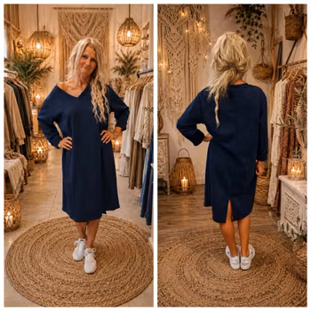 Marine blå viskose kjole