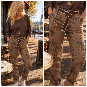Mønstret jeans med belte tapefarge