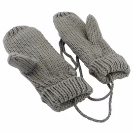 Stickade vantar i ull