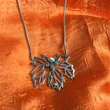 Silverhalsband i form av ett löv, Rabinovich