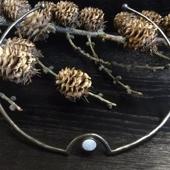 Björg Halsring med opal