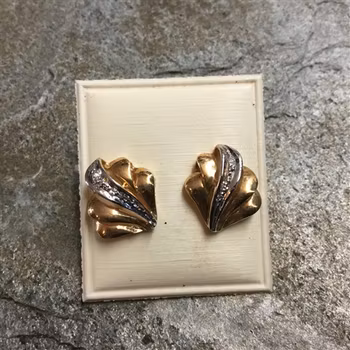 Guldörhängen med diamanter