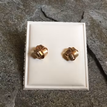Knutörhängen i guld