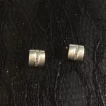 Vitguldsörhängen med diamanter