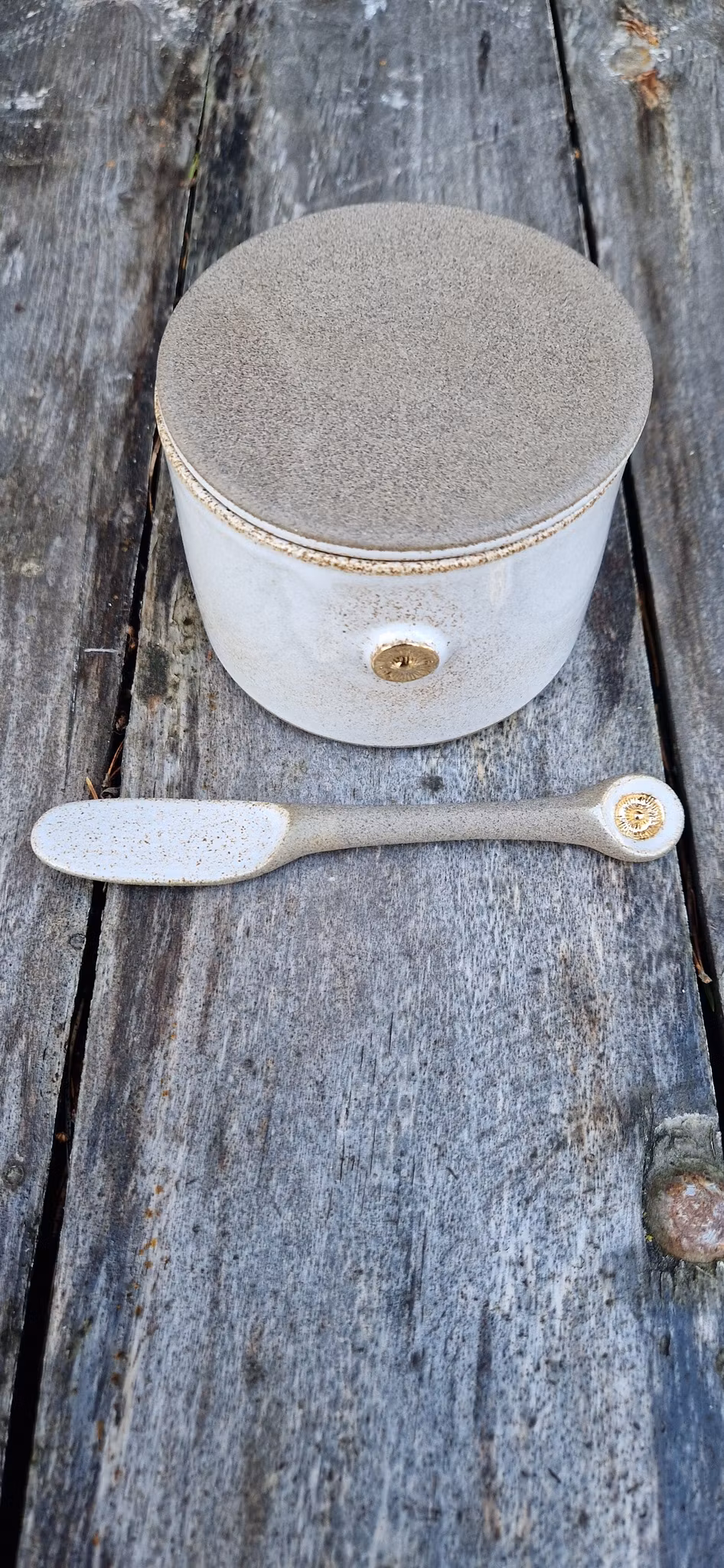 Smörklocka med kniv/Vit