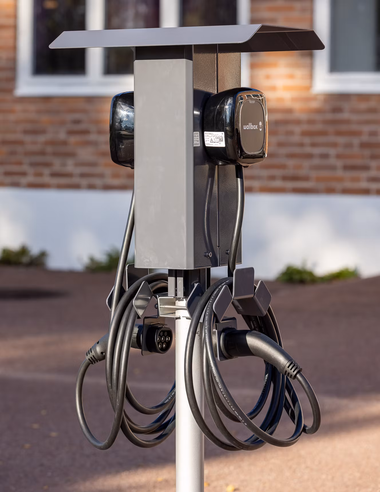 to wallbox pulsar plus på Polebox 205 D2
