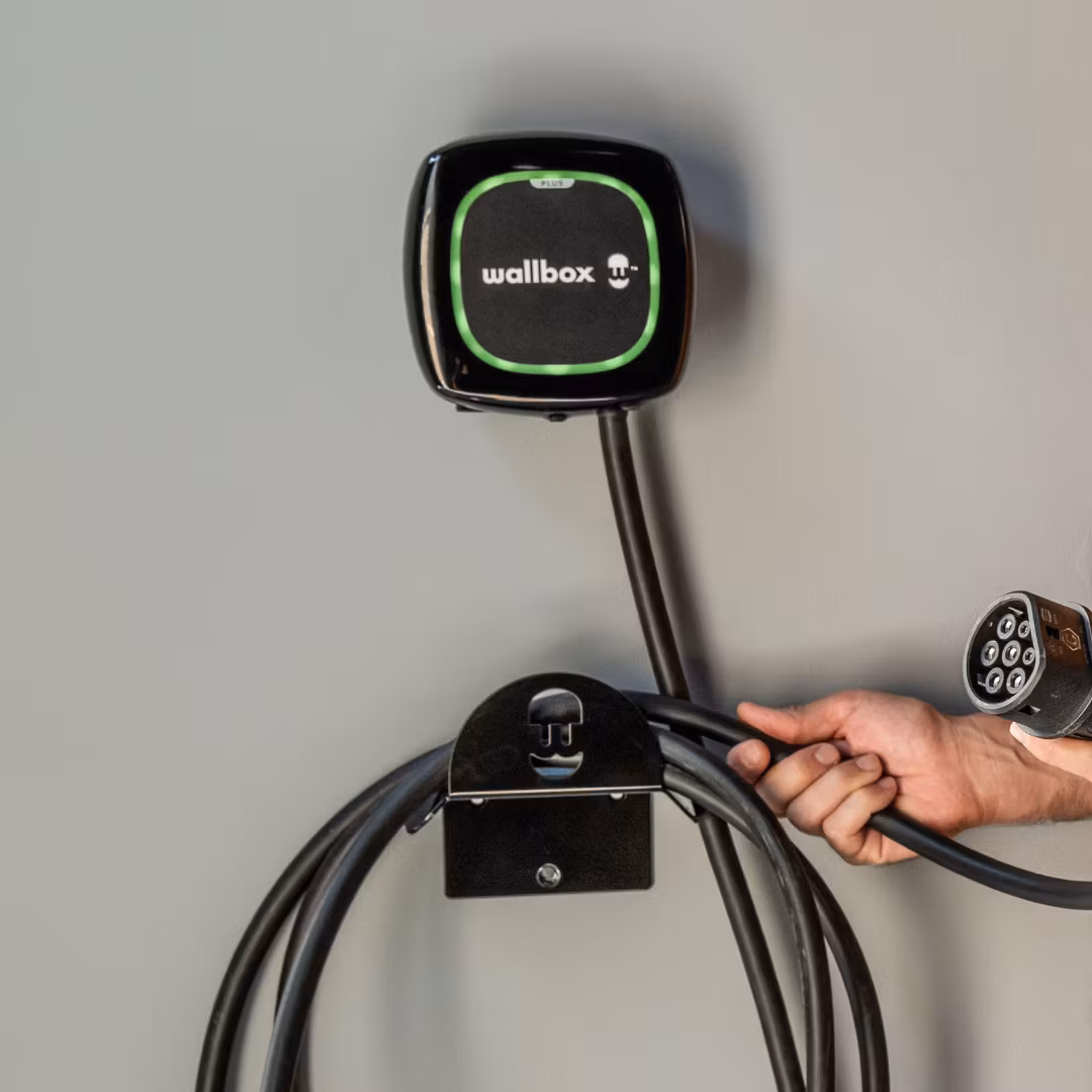 wallbox pulsar plus på væggen