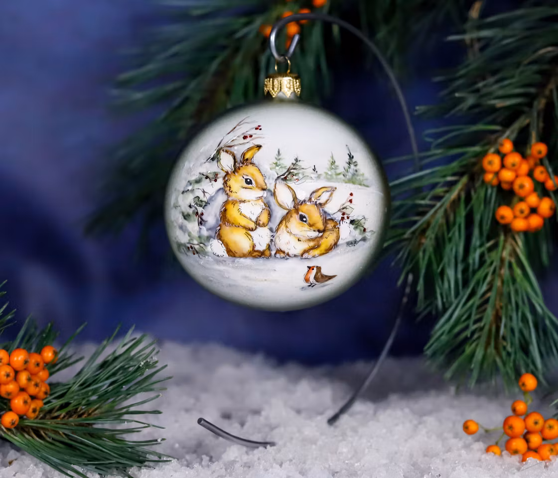 Kaninbarna, 10 cm hånddekorert glasskule