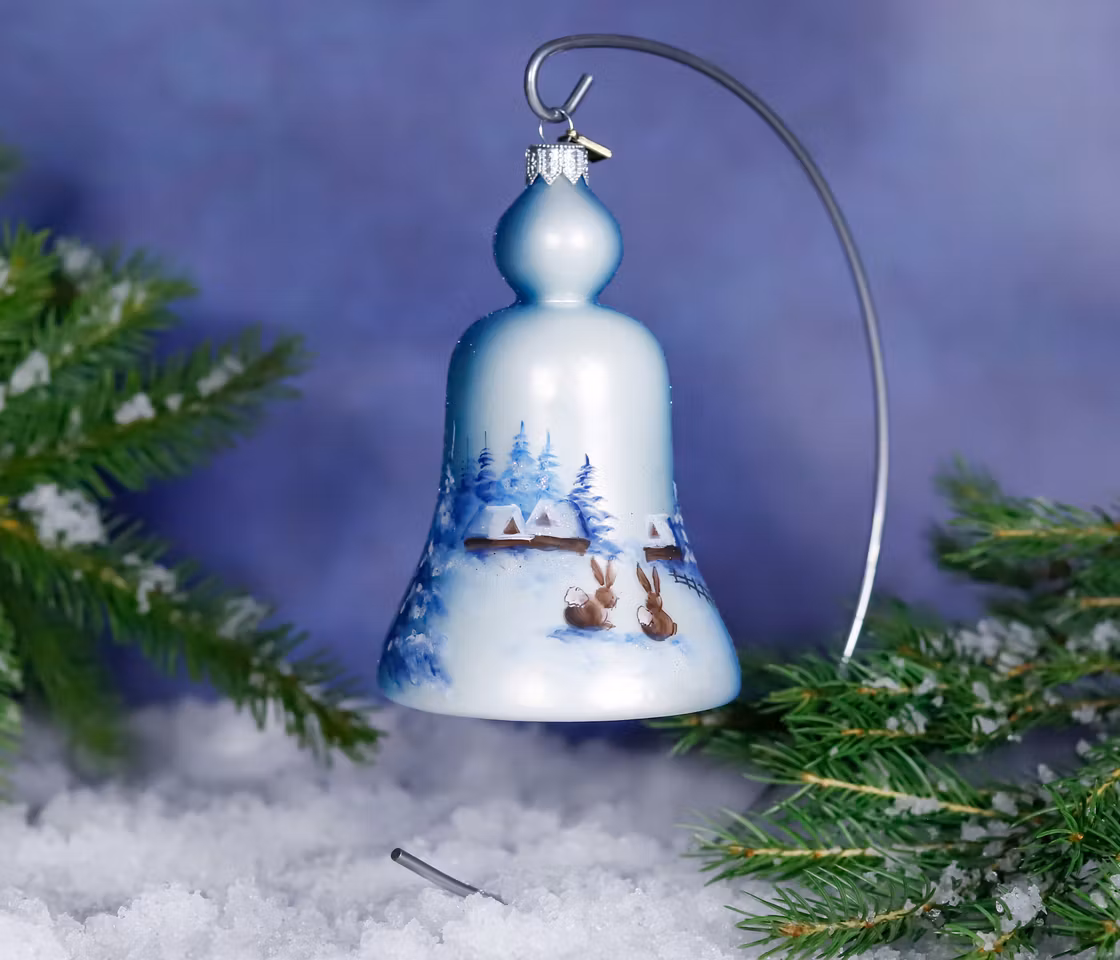 Harepus i vinternatt, 14 cm hånddekorert glassbjelle