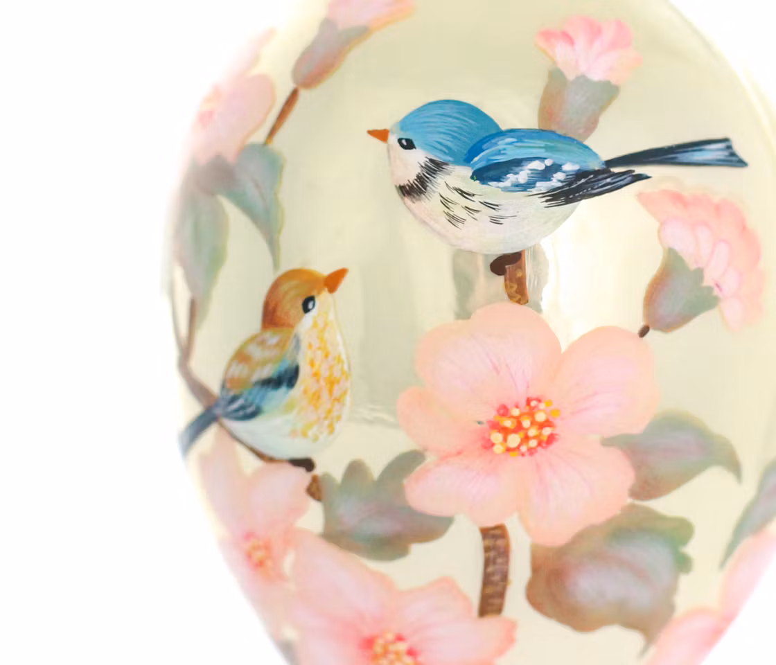 Fuglene på eplegreina, 13 cm hånddekorert glassegg