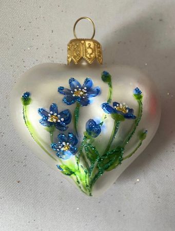 Blåveishjertet 5 cm, hånddekorert glasshjerte