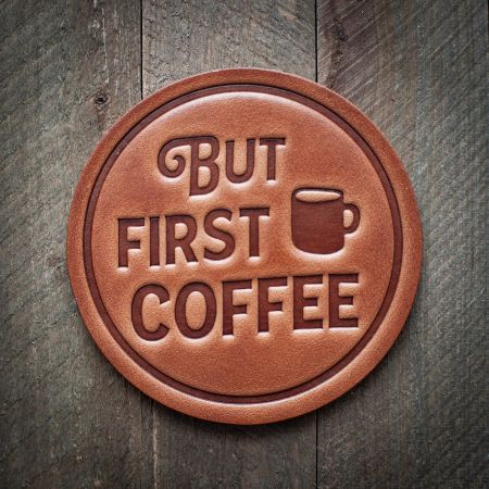 But first coffee glassbrikke i skinn, 10 cm