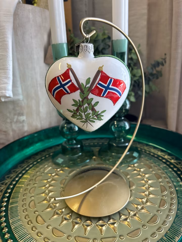 Hjertet med norske flagg 9,5 cm, hånddekorert glasshjerte