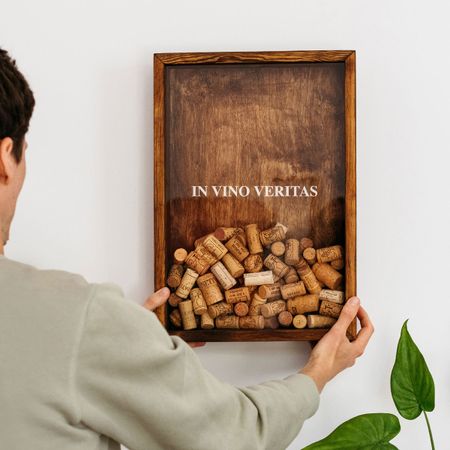 The Corkbox, In vino veritas kork-ramme i valnøttfarge