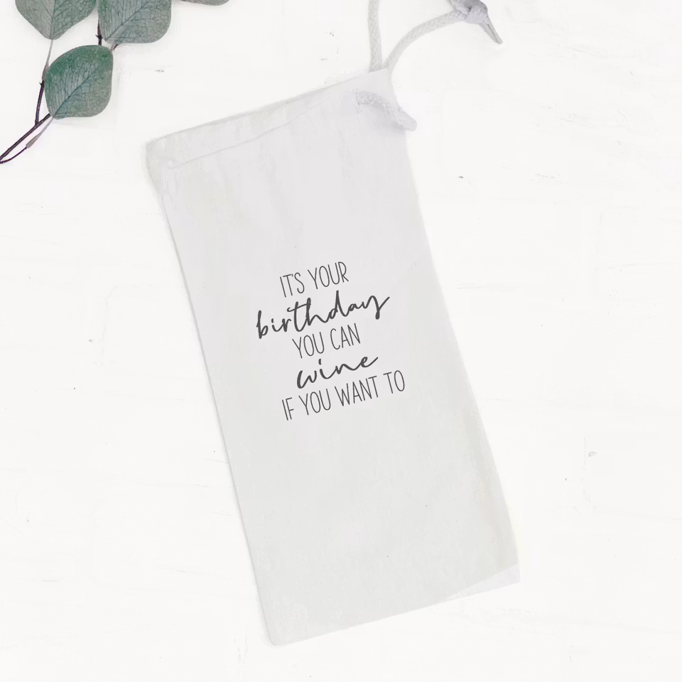Vinpose It`s your birthday i kraftig bomullscanvas