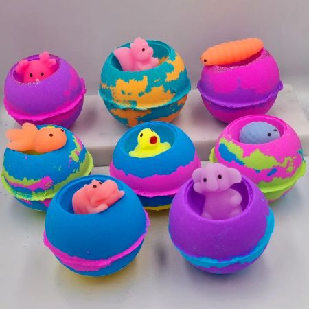 Badebombe med squishy tilfeldig figur, 8 cm.