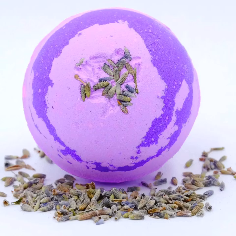 Lavendel badebombe med skum, 7 cm.