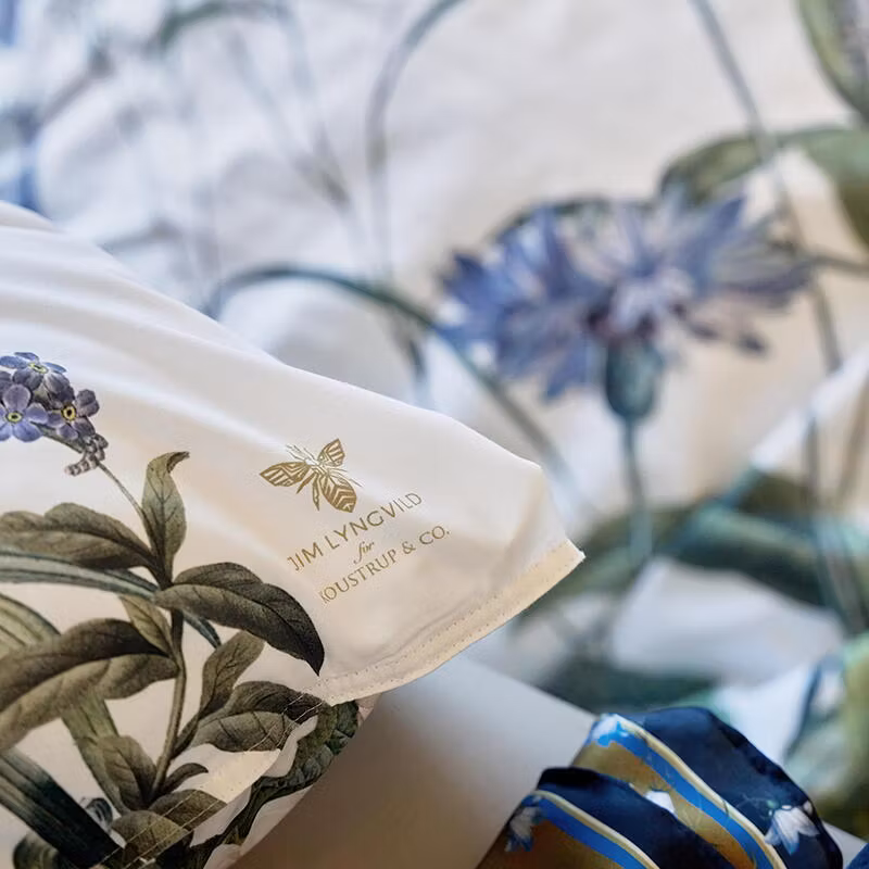 Blue Flower Garden økologisk bomull dynetrekk 220cm med pynteputetrekk