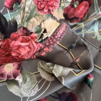 Silkeskjerf Blossom Garden 50x50cm