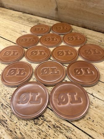 ØL glassbrikke i skinn, 10 cm