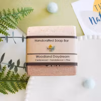 Woodland Daydream Såpebar 100g, sedertre, furu og sandaltre