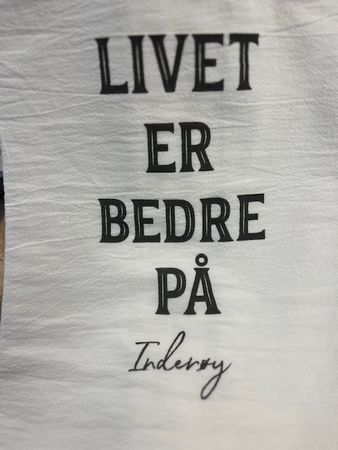 Livet er bedre på Inderøy, kjøkkenhåndkle 70x48 cm