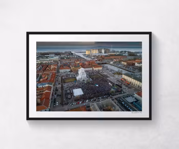 Villa hyllades på torget